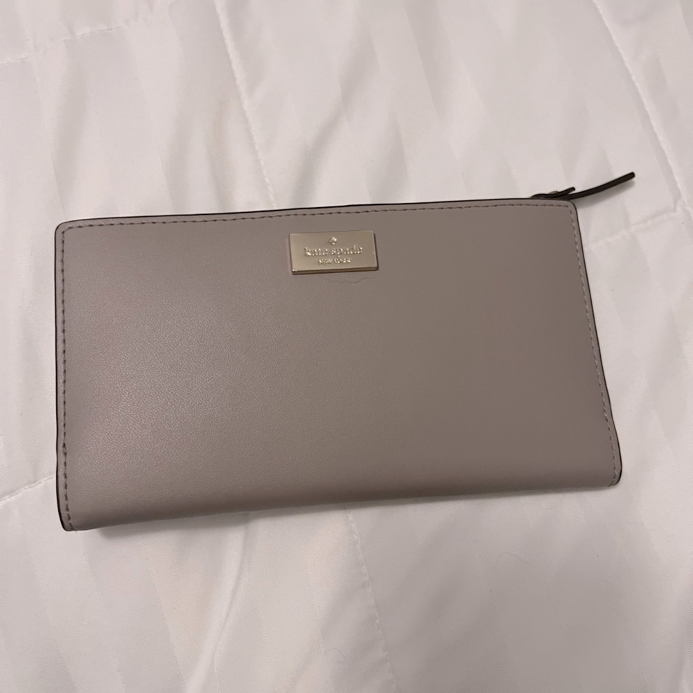 LIKE NEW KATE SPADE GRAY WALLET